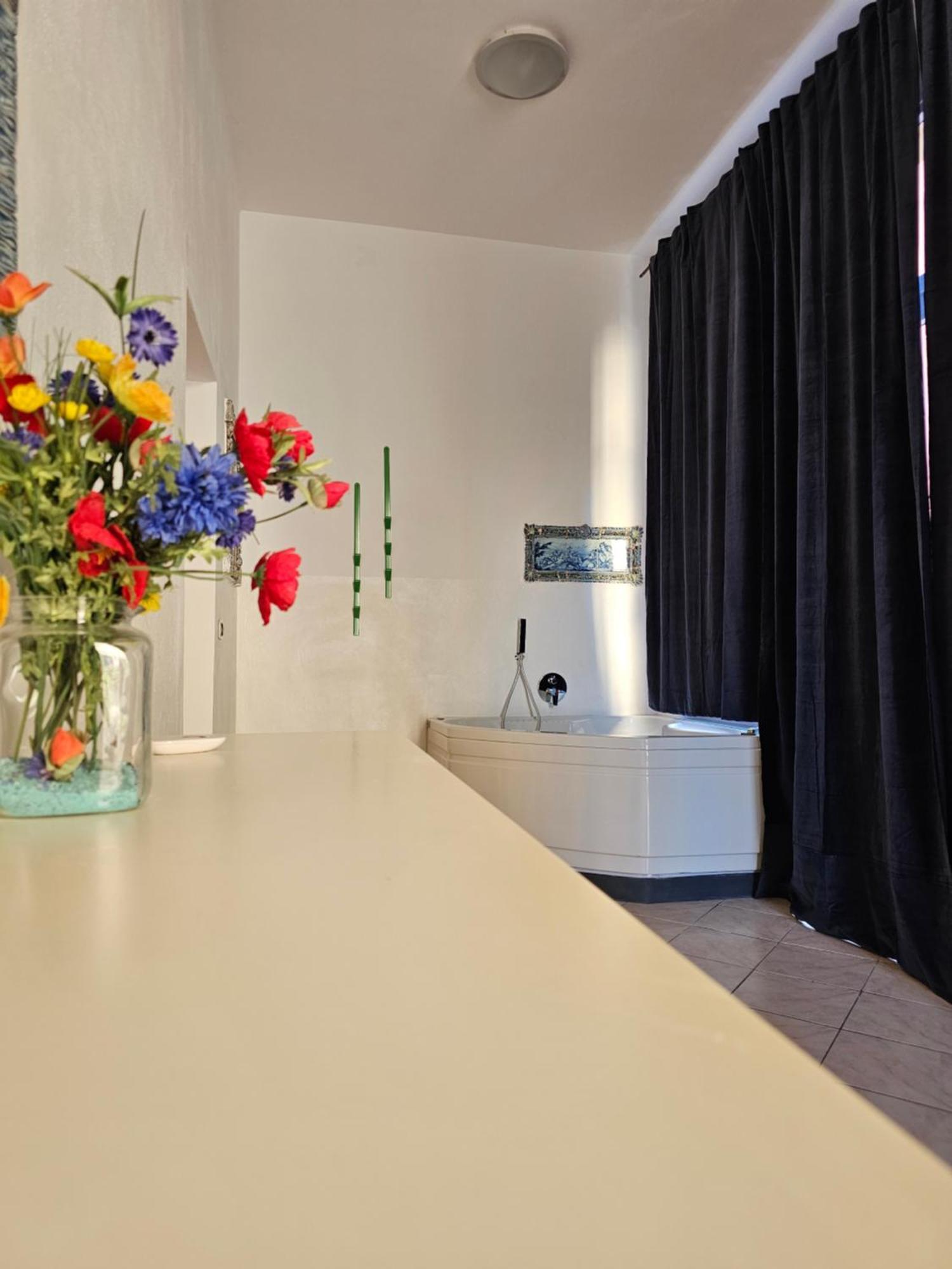 Casa Atena, Spaziosa, Romantica Con Idromassaggio Privato Varazze Esterno foto