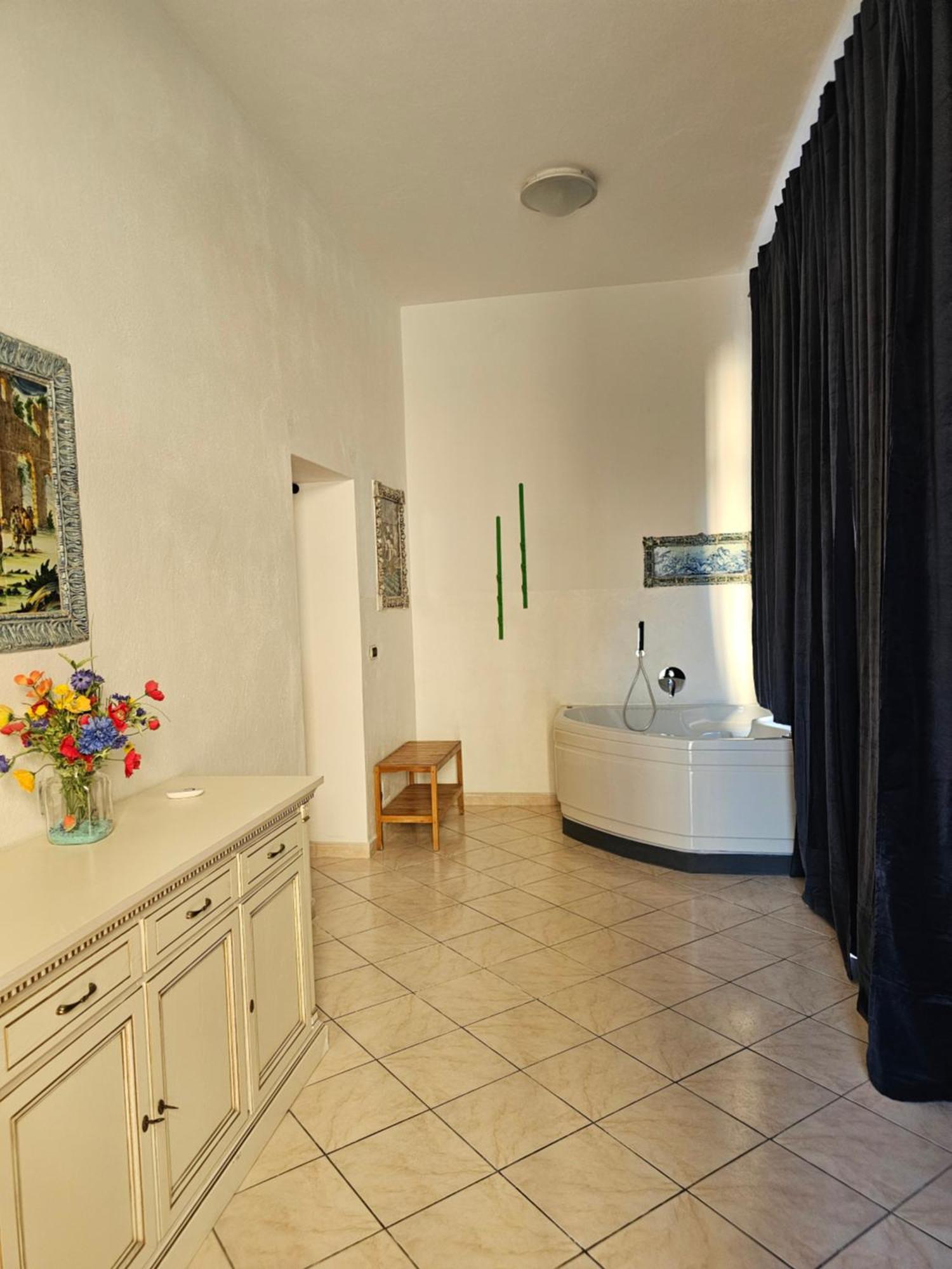 Casa Atena, Spaziosa, Romantica Con Idromassaggio Privato Varazze Esterno foto
